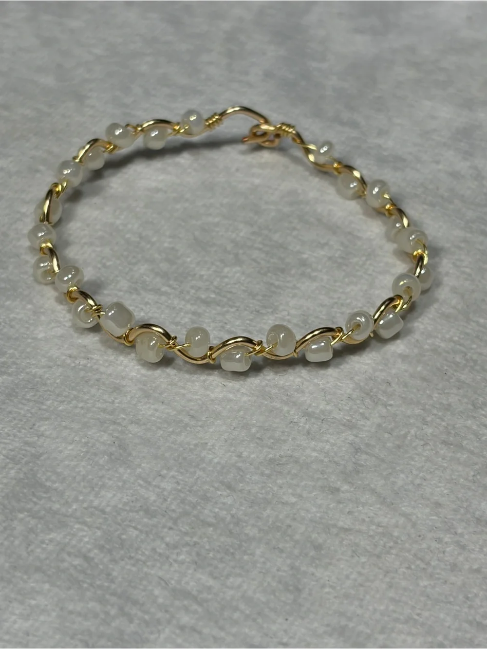 Gold & cream White Beaded Women's Artistic Wire Bracelet